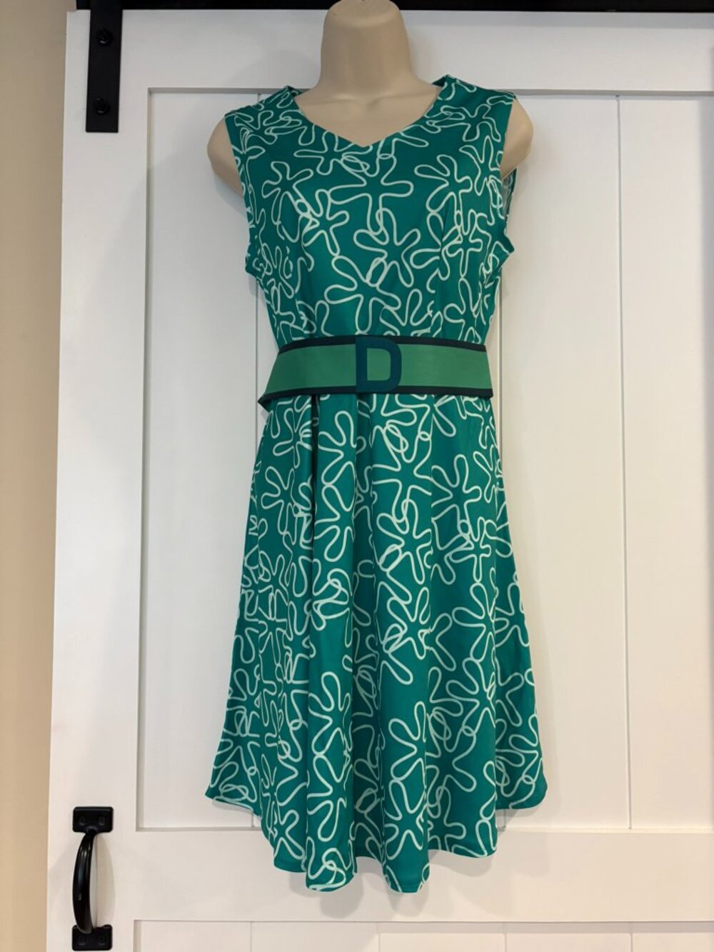 "Disgust" adult costume from "Inside Out", size S. Dress, wig, 2 scarves, lashes